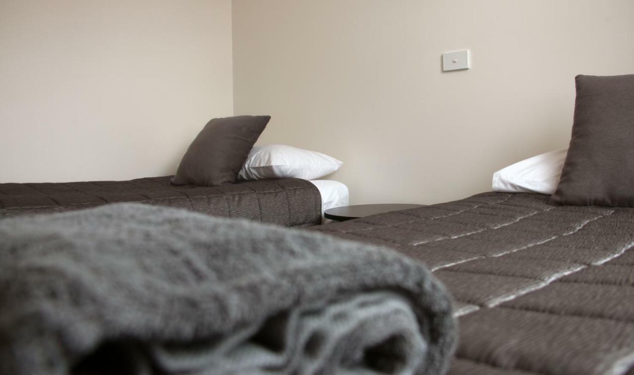 Highway Inn Motel Hay Eksteriør billede