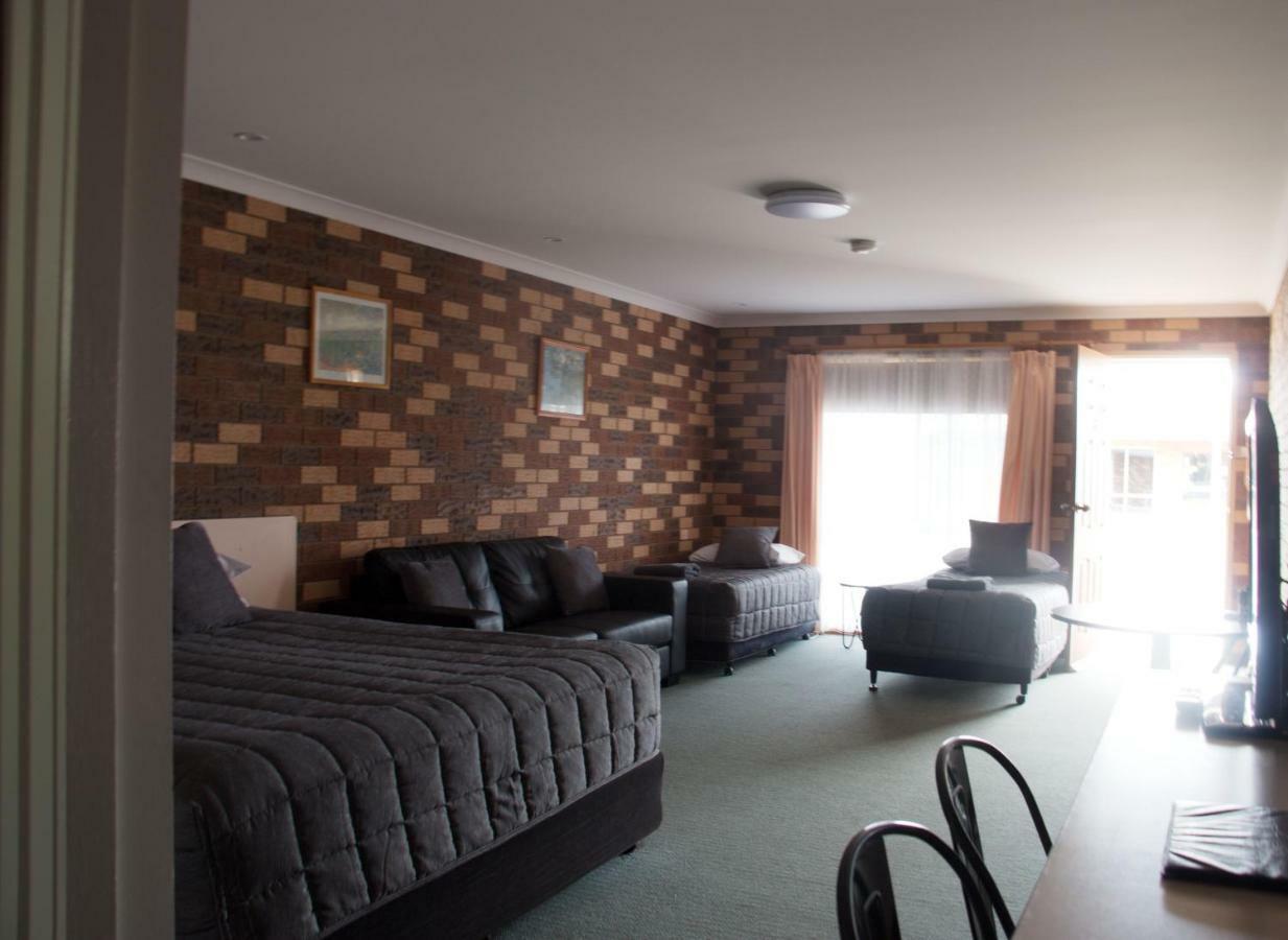 Highway Inn Motel Hay Eksteriør billede