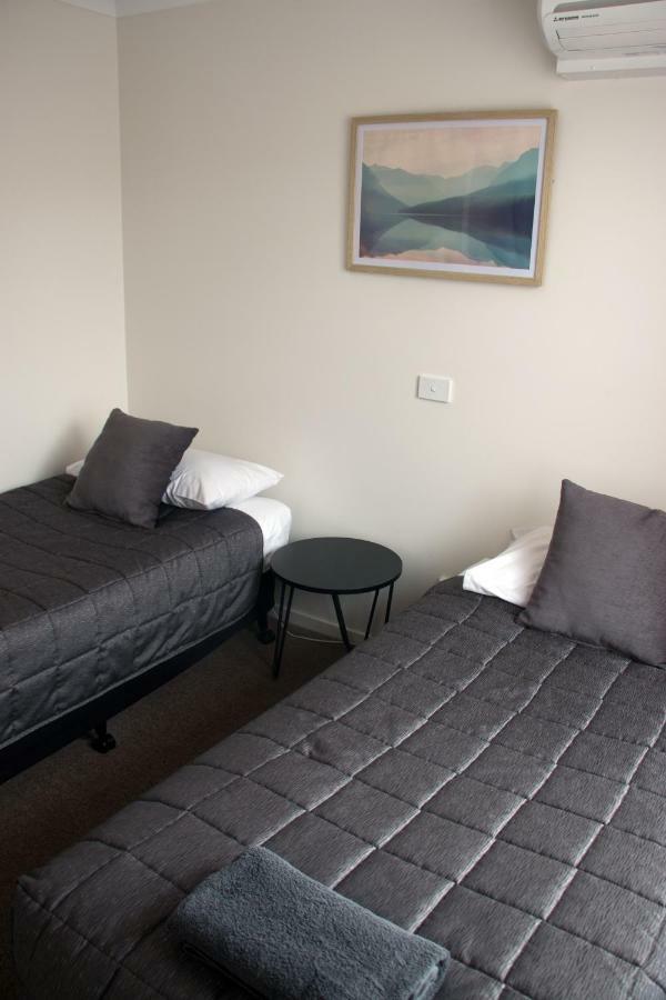 Highway Inn Motel Hay Eksteriør billede
